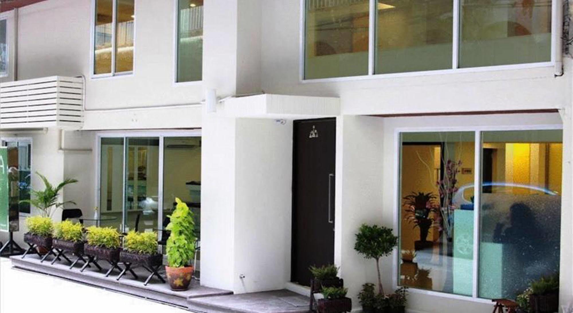 Nantra De Comfort Bangkok Exteriör bild