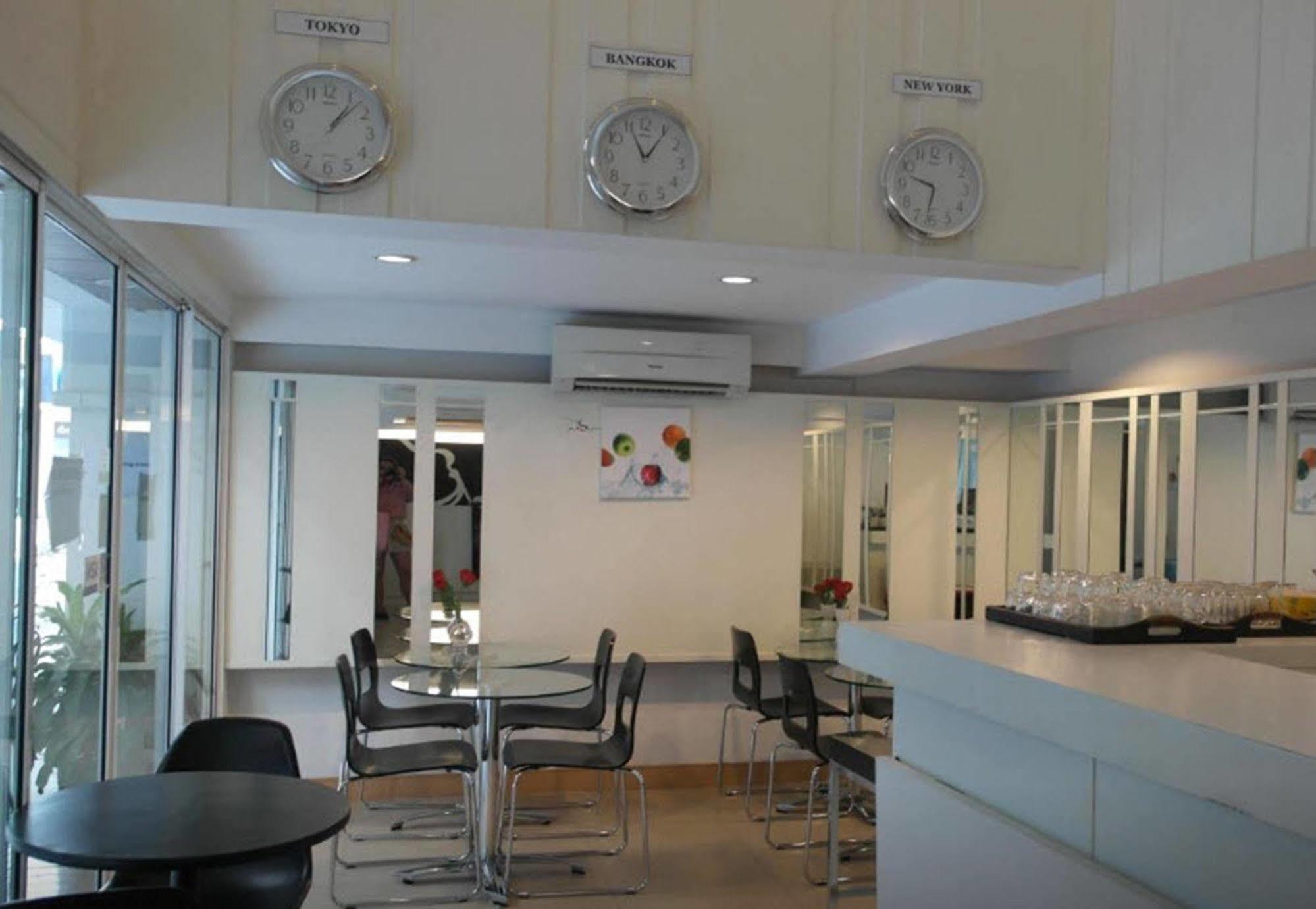 Nantra De Comfort Bangkok Exteriör bild