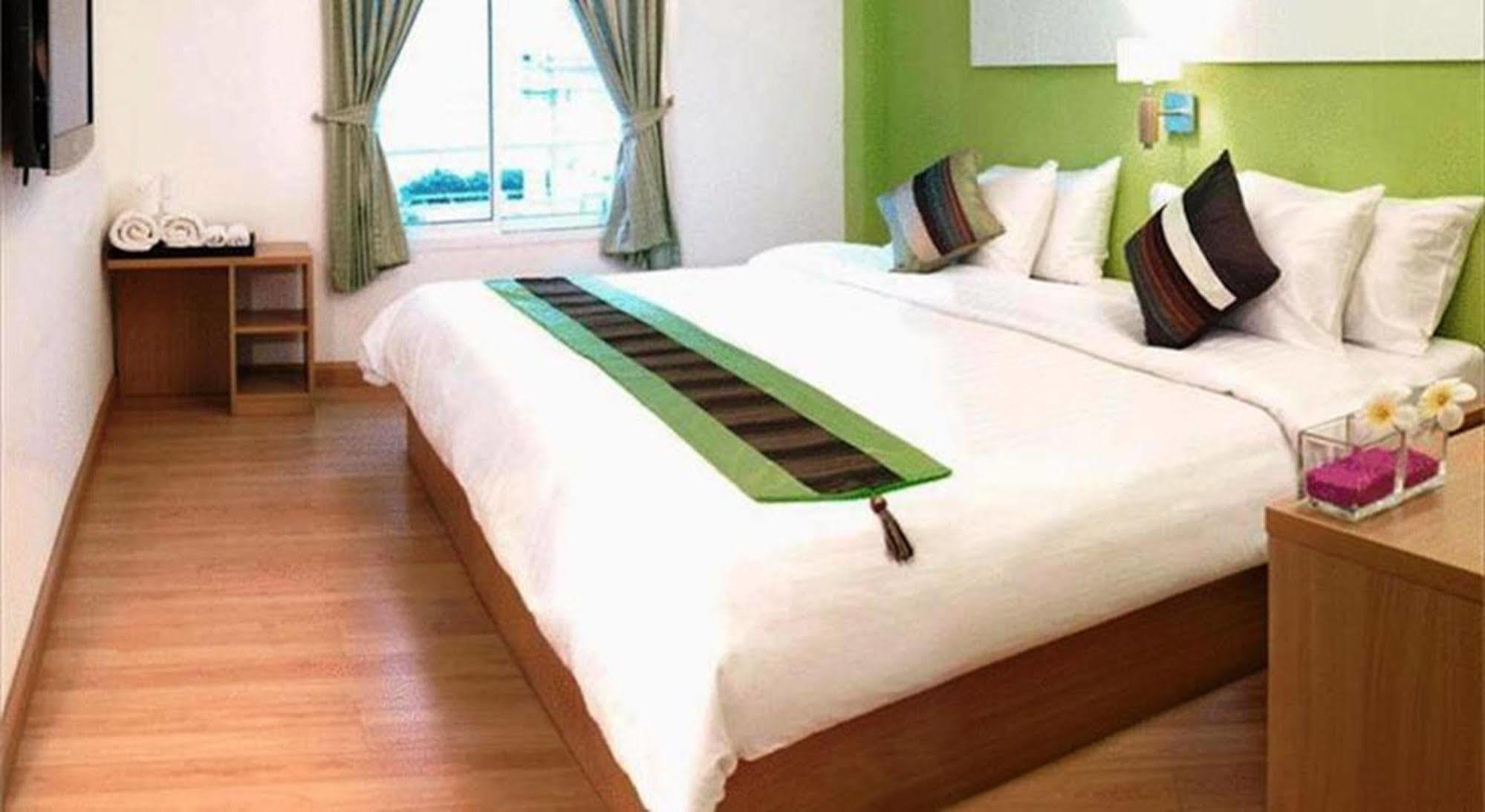 Nantra De Comfort Bangkok Exteriör bild