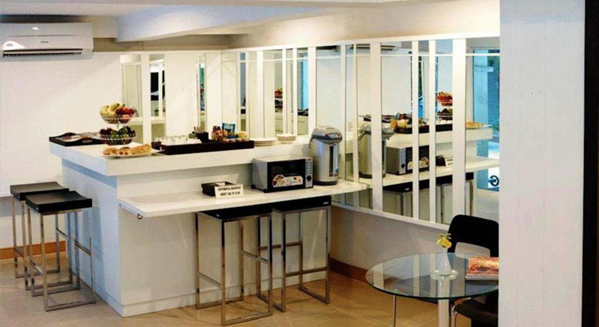 Nantra De Comfort Bangkok Exteriör bild